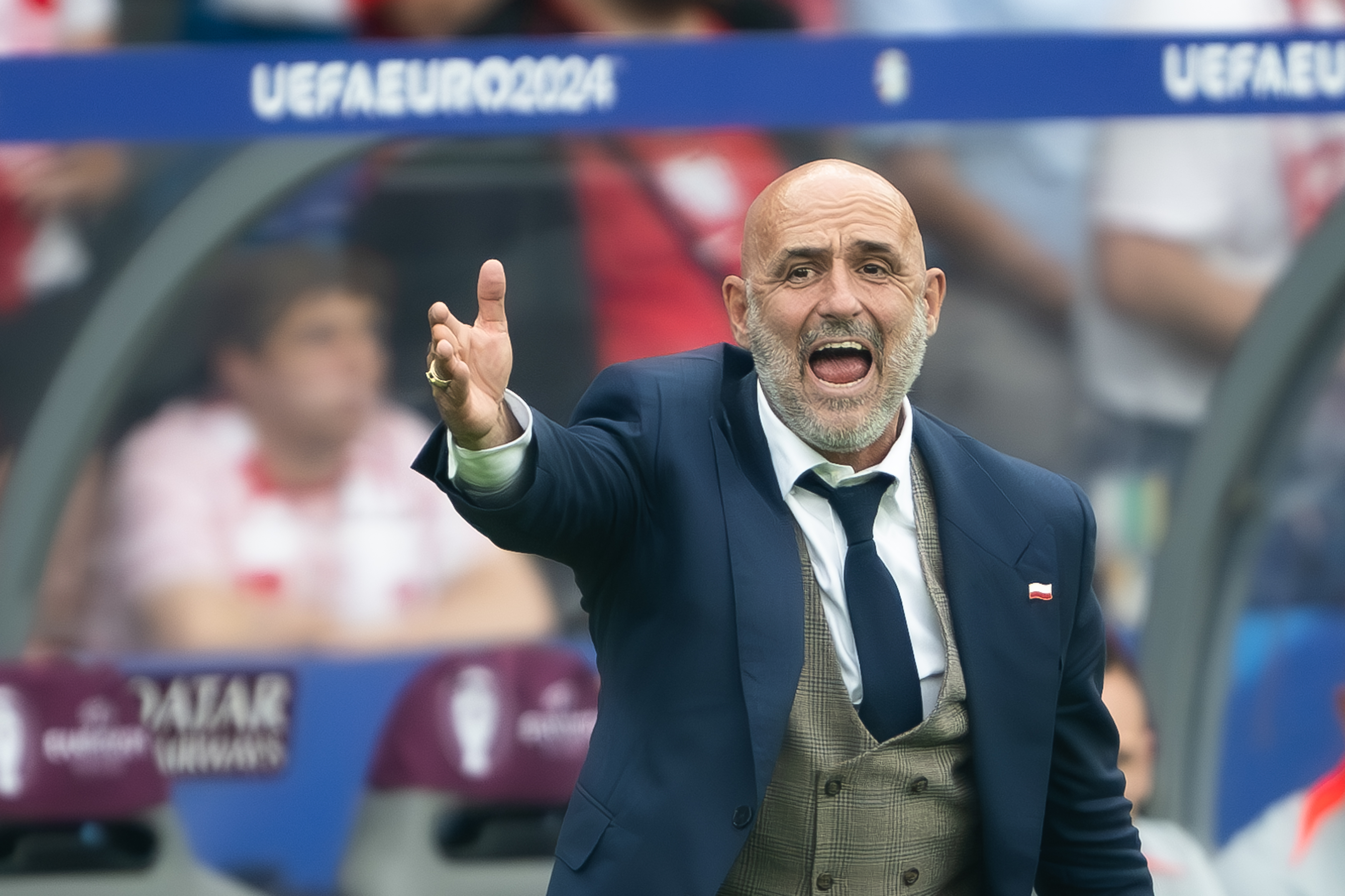 包含莱万多夫斯基重返赛场，锐不可当首场状态出色，法国队观众沸腾！赛场气氛高涨的词条-九游体育官网